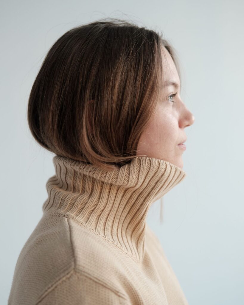 Profile of the Hedda merino roll neck collar in oat